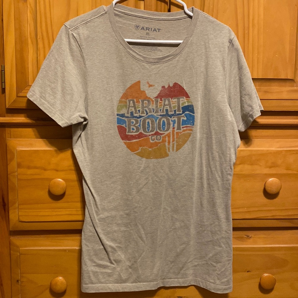 Ariat Size XL T-Shirt